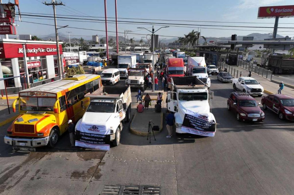 Los transportistas cumplieron y este jueves realizaron paro nacional; estas son sus exigencias y las carreteras afectadas.