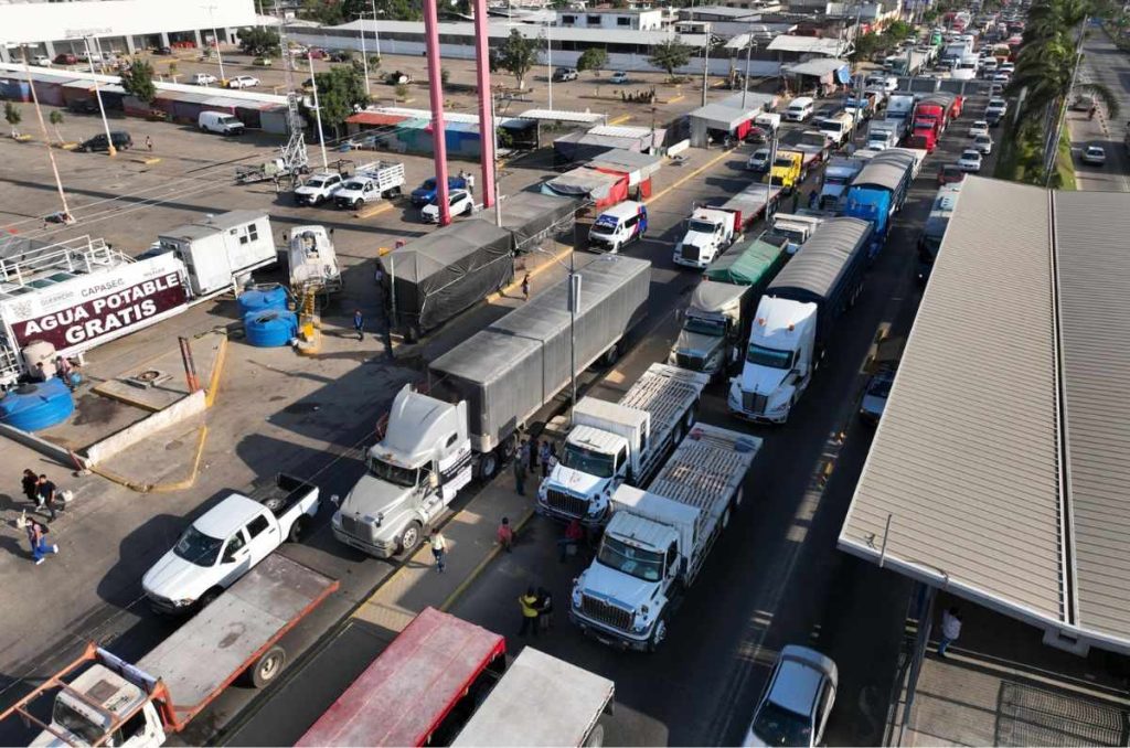 Los transportistas cumplieron y este jueves realizaron paro nacional; estas son sus exigencias y las carreteras afectadas.