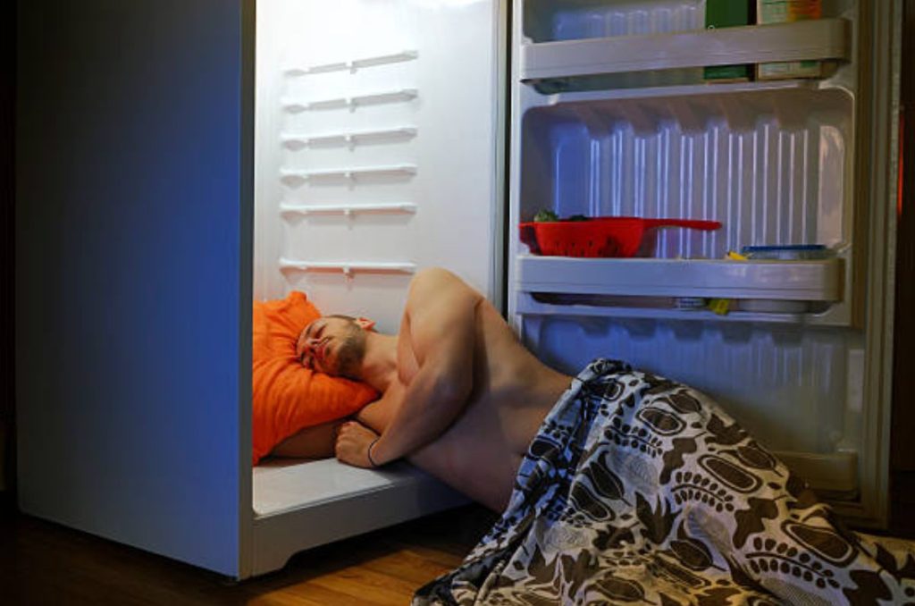 No dejes que el calor arruine tus noches de sueño. Descubre cómo mantener tu dormitorio fresco y cómodo con estas estrategias efectivas. Desde la elección adecuada de cortinas hasta el uso inteligente de ventiladores