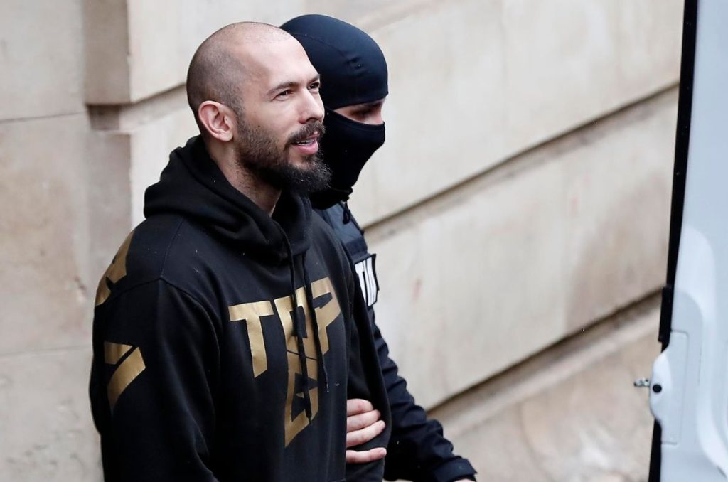 El polémico influencer Andrew Tate y su hermano Tristan han sido detenidos en Rumanía por una orden de arresto europea.