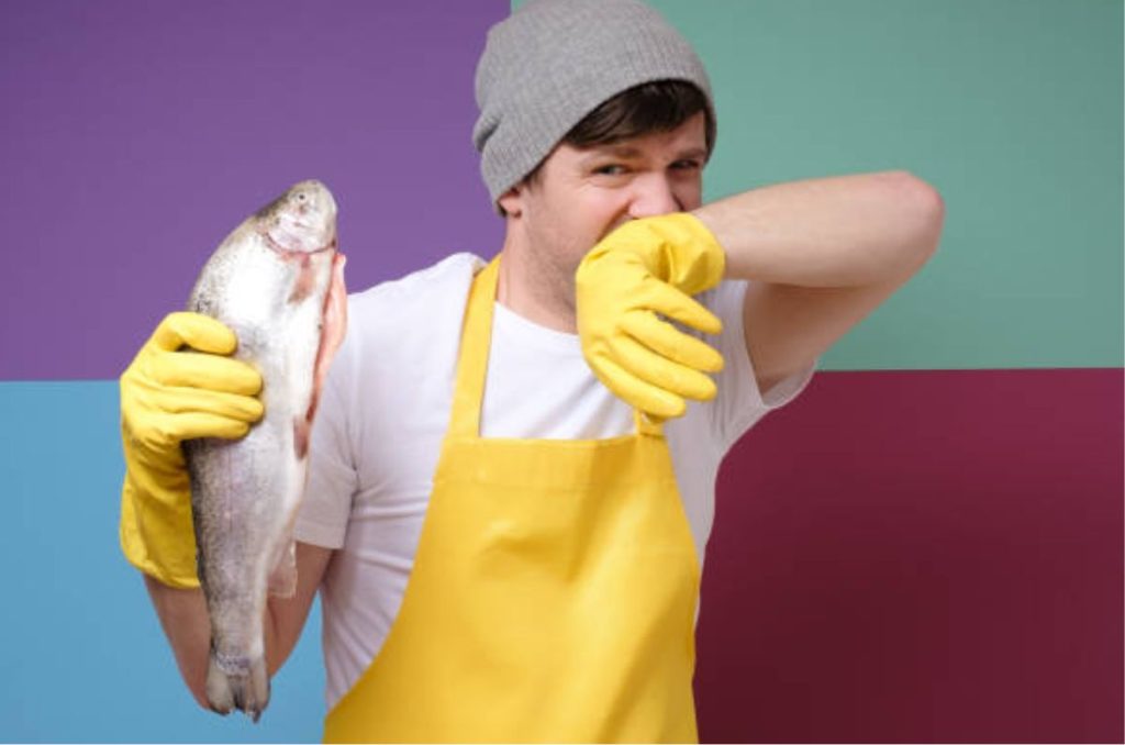 Hoy conocerás cómo quitar el olor a pescado en el refrigerador, usando un método simple para mantener el refrigerador limpio y libre de olores