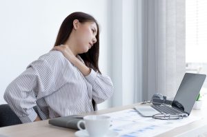 Ejercicios para el dolor de espalda por estar sentado todo el día