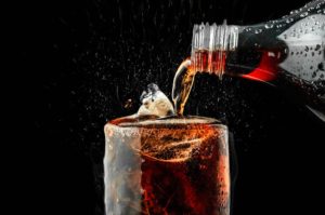 Profeco lanza esta advertencia sobre los refrescos y bebidas azucaradas