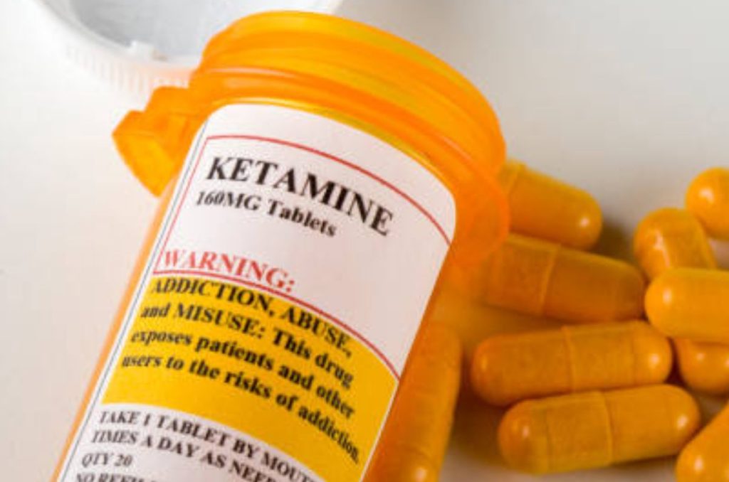 Empresarios reconocen abiertamente el uso de ketamina, pero detrás de sus argumentos se esconde una sustancia que puede poner en riesgo la salud.