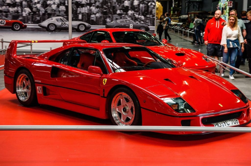 Ferrari F40 (1989)Vecteezy)