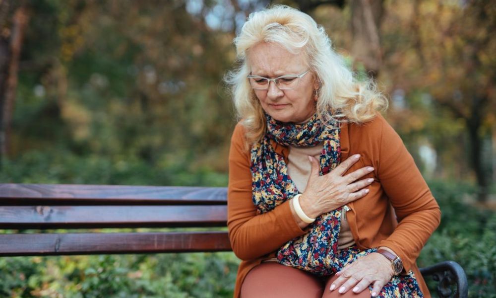 La insuficiencia cardíaca congestiva puede presentarse con dolores de pecho y fatiga
