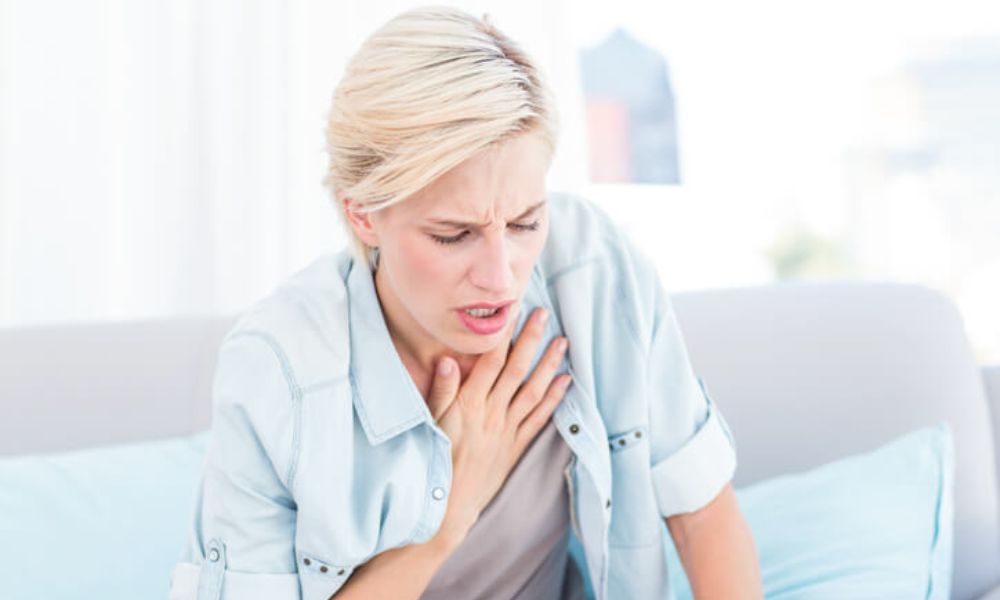 La miocarditis puede provocar dolores en el pecho y dificultades respiratorias