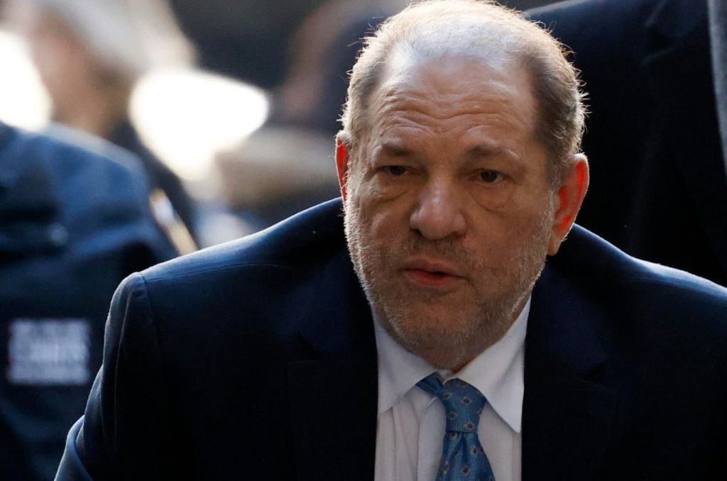 El Tribunal de Apelaciones de Nueva York anuló este jueves la condena contra Harvey Weinstein por errores en su proceso judicial.