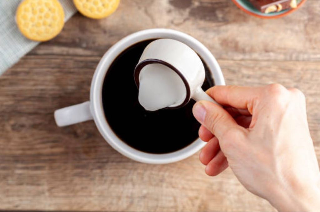 Si te gusta ponerle mucha crema a tú café. ¡Cuidado! Estas son las 5 peores marcas según Profeco. Además, afectan tu salud.
