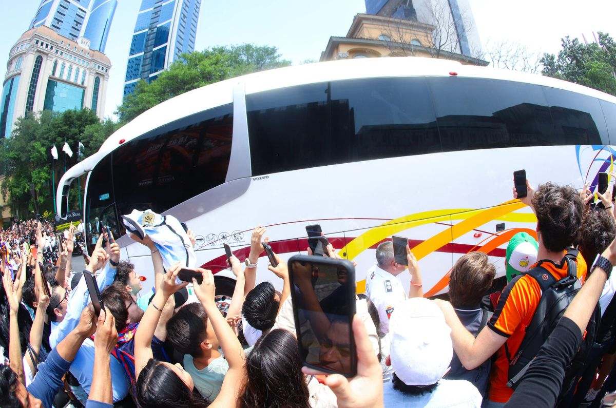 Messi e Inter de Miami llegan a Monterrey, cientos de fans los reciben