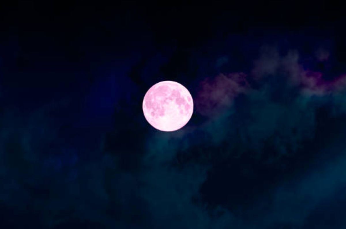 ¿Qué es la luna rosa y cuándo la podrás ver en México?