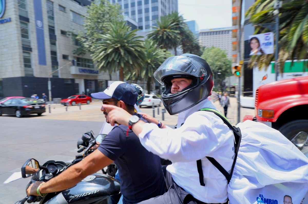 Santiago Taboada ofrece seguridad social a repartidores de plataformas digitales