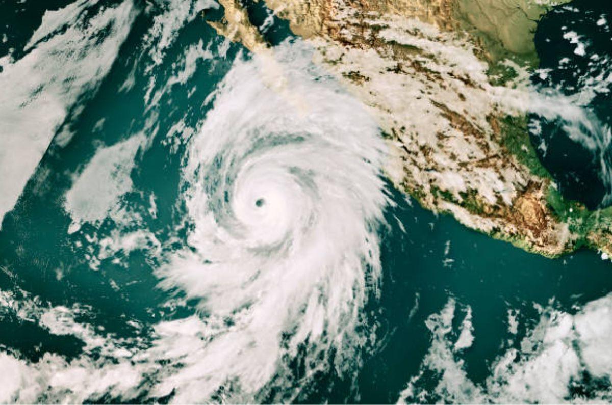 Alertan a tres estados ante potencial formación de ciclón en México