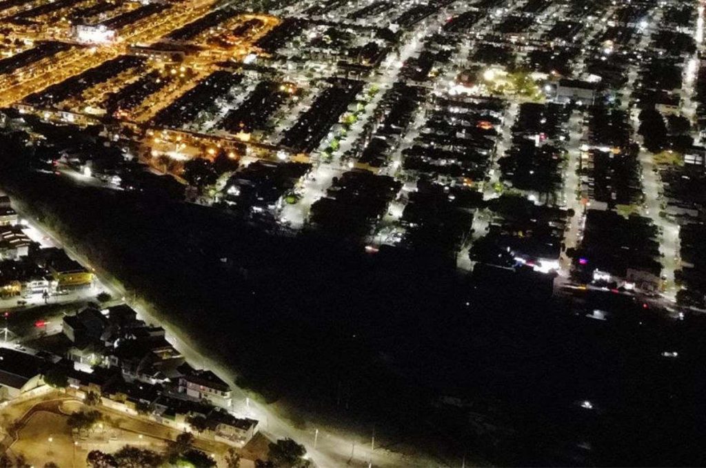 El presidente López Obrador afirmó que ya se controló la situación tras el apagón masivo que afectó a México la noche del martes.