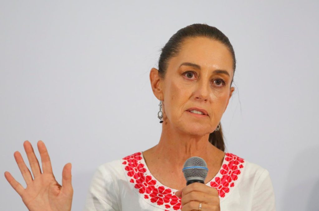 Claudia Sheinbaum afirmó que con la propuesta de unir las candidaturas opositoras para intentar vencerla en las elecciones del 2 de junio los dos rivales están aceptando el triunfo de ella por anticipado.