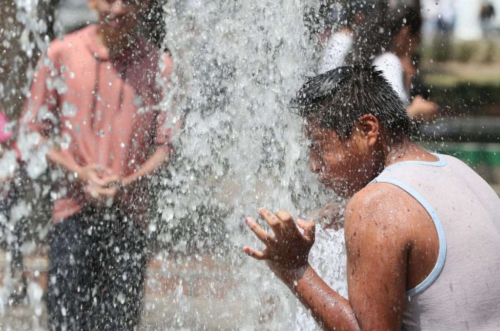 La tercera ola de calor en México afectará el clima hoy con temperaturas superiores a los 40 grados en 27 estados del país.