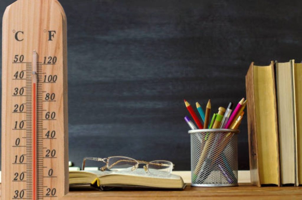 Las altas temperaturas provocadas por la ola de calor en México también orillaron a varios estados a adelantar las vacaciones de verano.