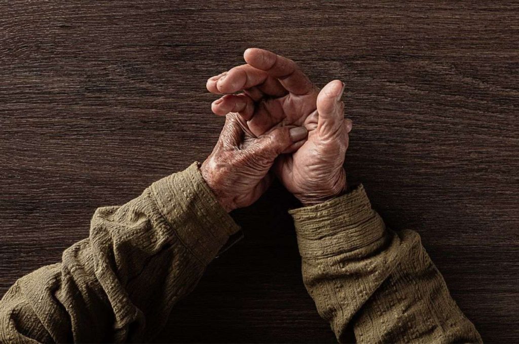 Una alteración muy determinada de la microbiota intestinal está relacionada con el parkinson, de acuerdo con un estudio realizado en España.