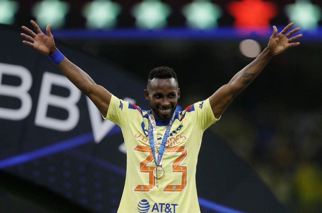 Julián Quiñones ya escribió su nombre en la historia del futbol mexicano al convertirse en el segundo futbolista con doble bicampeonato.