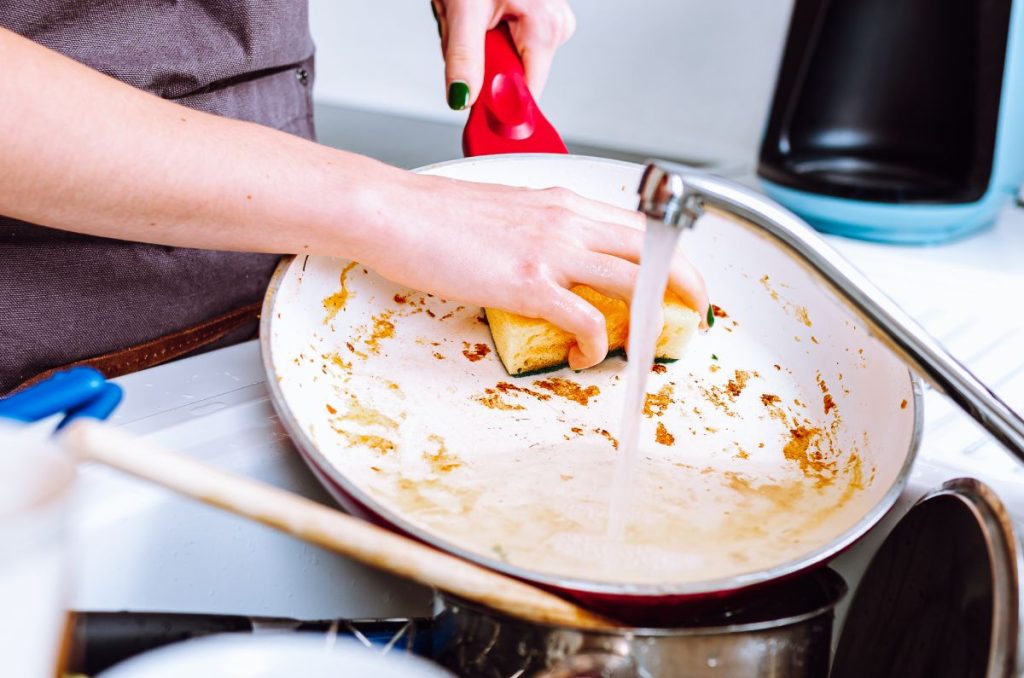 ¡Son efectivos, cuidan tu piel y rinde mucho! Conoce marcas de detergente que rinden para lavar 200 platos con 8 cucharadas, según Profeco.