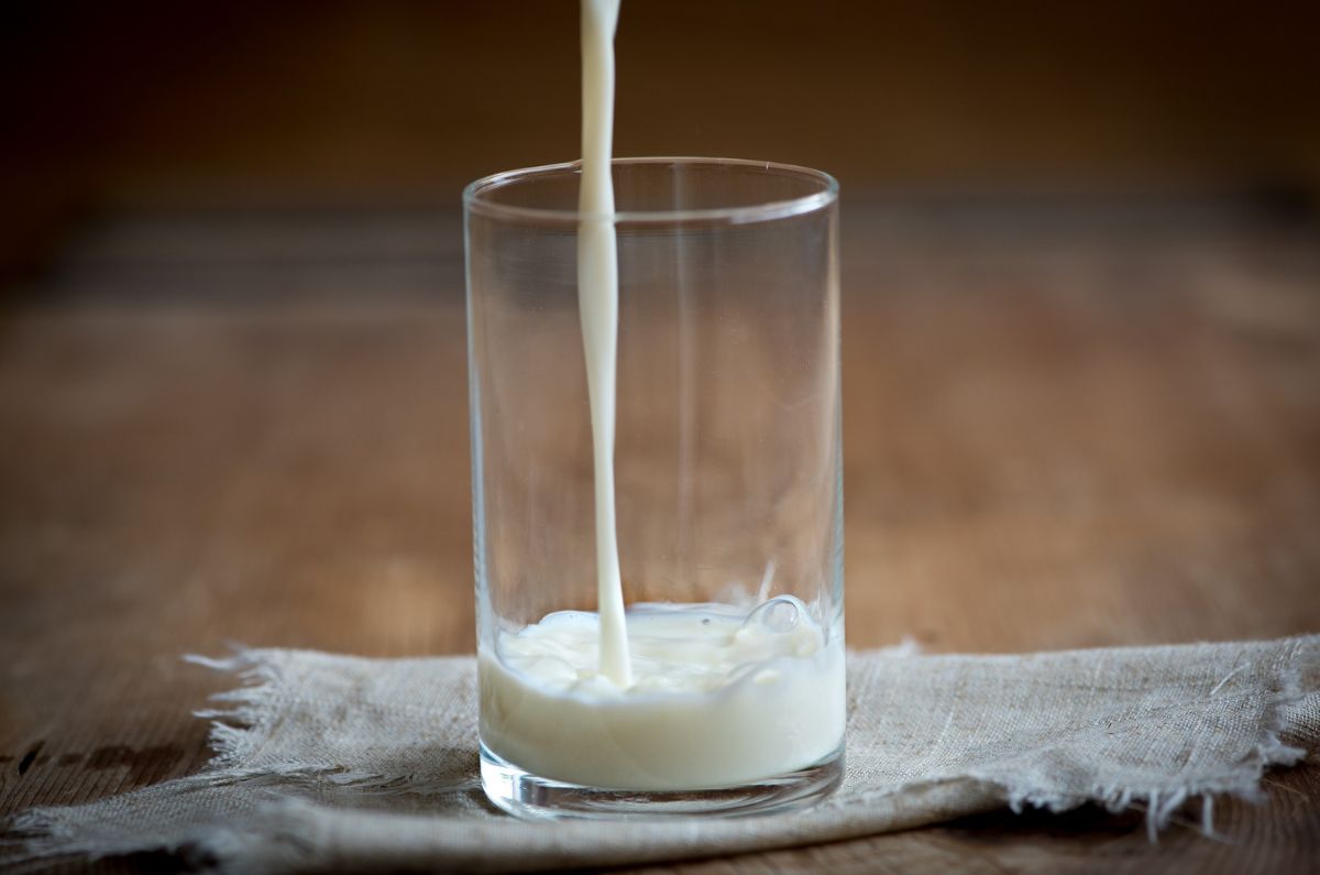 Profeco revela la marca de leche entera con menos grasa y más saludable