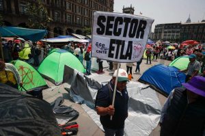 Gobierno mexicano llama a maestros al diálogo y a retomar clases para cerrar ciclo escolar