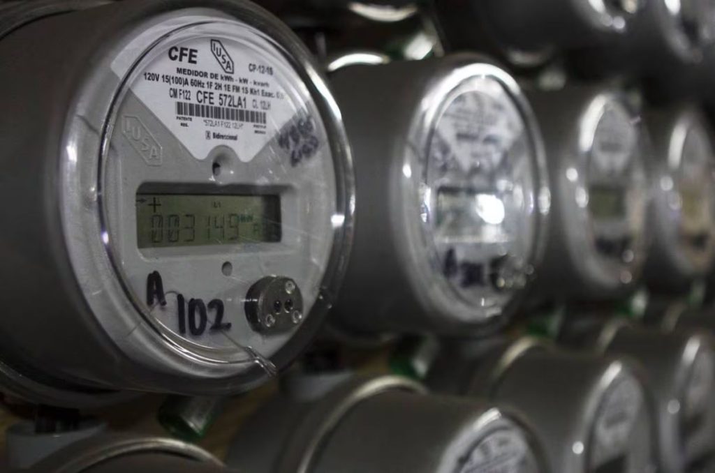 Conoce cuál es el trámite y las condiciones para pedir el cambio de tu medidor de luz de la Comisión Federal de Electricidad por uno nuevo.