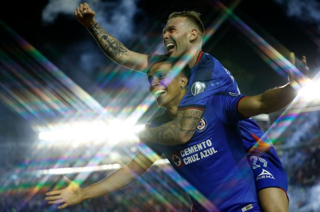 Cruz Azul es uno de los equipos favoritos para hacerse con el campeonato de la Liga MX y han adoptado el número 33 como cábala.