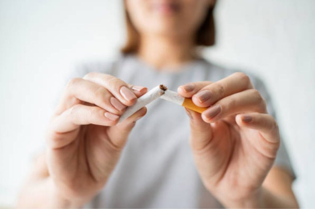¿Quieres dejar el hábito del tabaco? A continuación te decimos qué pasa cuando una persona deja de fumar, conoce todos los beneficios.¿Quieres dejar el hábito del tabaco? A continuación te decimos qué pasa cuando una persona deja de fumar, conoce todos los beneficios.