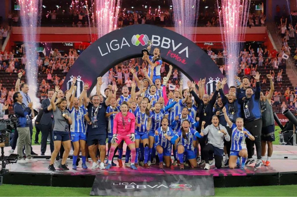 Las Rayadas de Monterrey consiguen su tercer título de Liga MX Femenil tras vencer a las Águilas del América en el Estadio BBVA.