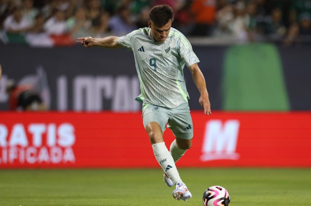 Con un solo gol de Efraín Álvarez, la Selección Mexicana -repleta de jóvenes- venció a su similar de Bolivia en partido amistoso.