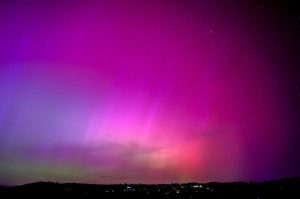 ¿Tormentas solares son peligrosas? Conoce el fenómeno que llena el cielo de auroras boreales