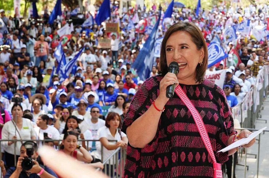 La candidata opositora, Xóchitl Gálvez, se lanzó contra el Gobierno tras darse a conocer que se contratará a mil 200 doctores cubanos.