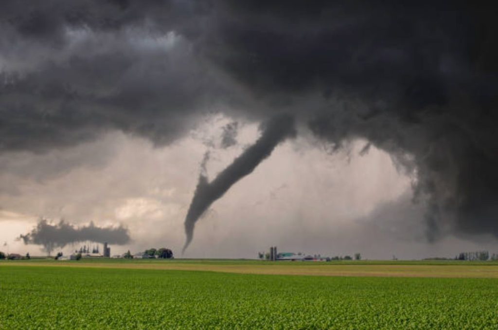 La UNAM creó la primera base de datos sobre tornados en México, advierten que se esperan 50 en el país en 2024; entérate.