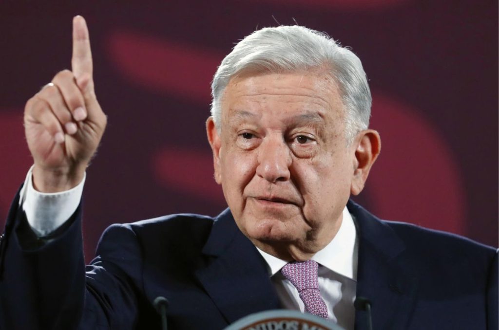 El presidente López Obrador reconoció que México atraviesa inestabilidad financiera, sin embargo destacó que el peso no se ha devaluado.