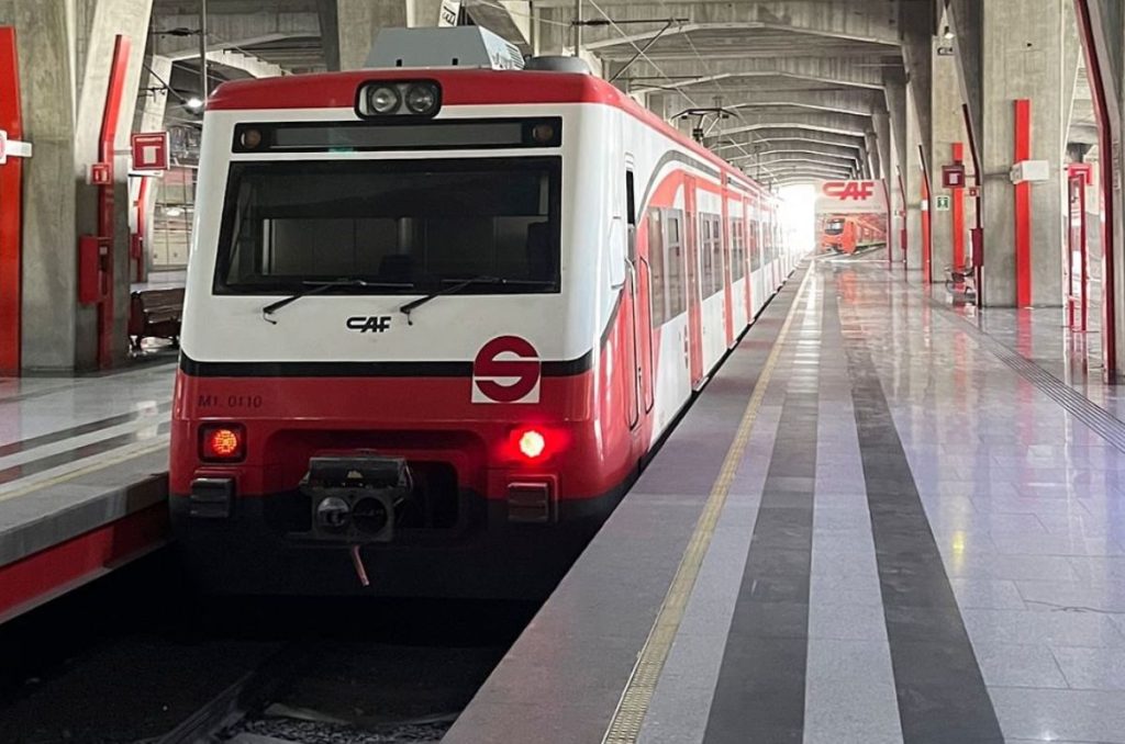 Miles de capitalinos y mexiquenses tendrán que pagar más cuando utilicen el Tren Suburbano; conoce las nuevas tarifas.