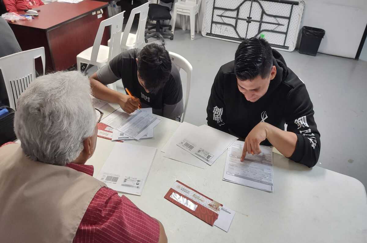Reanudan entrega de tarjetas para la beca Benito Juárez