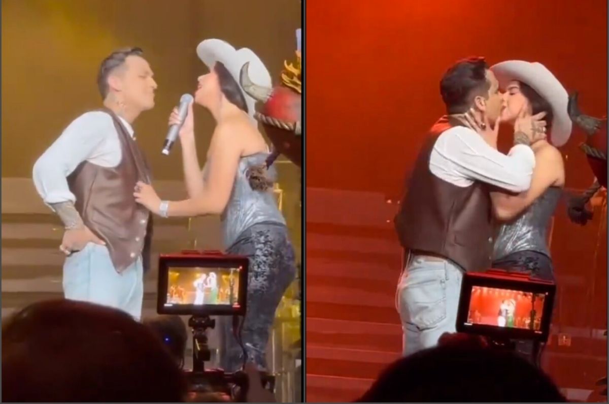 Christian Nodal y Ángela Aguilar se besan  y triunfan en Auditorio Nacional