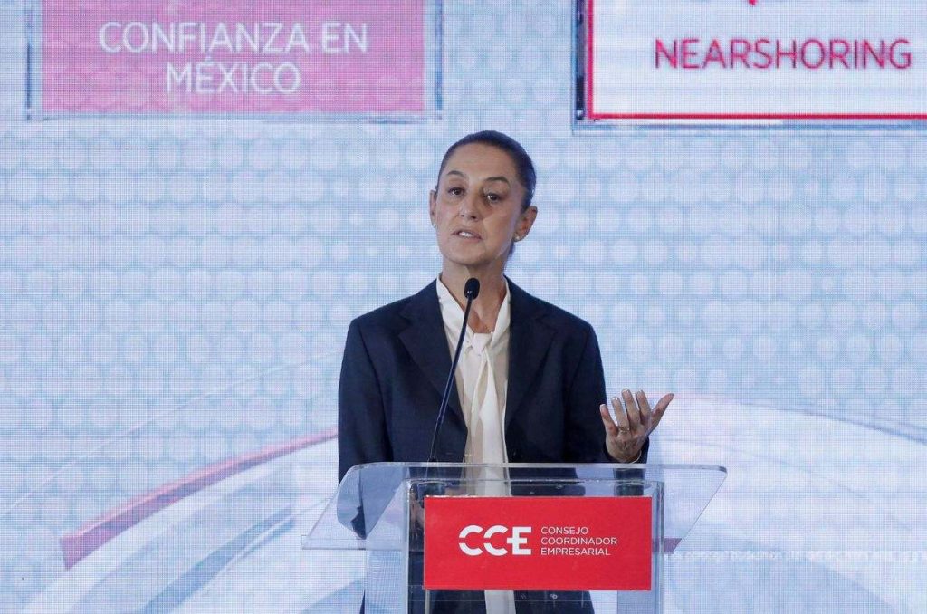 La próxima presidenta, Claudia Sheinbaum, aseguró a empresarios que el déficit fiscal descenderá hasta un 3,5% en 2025.