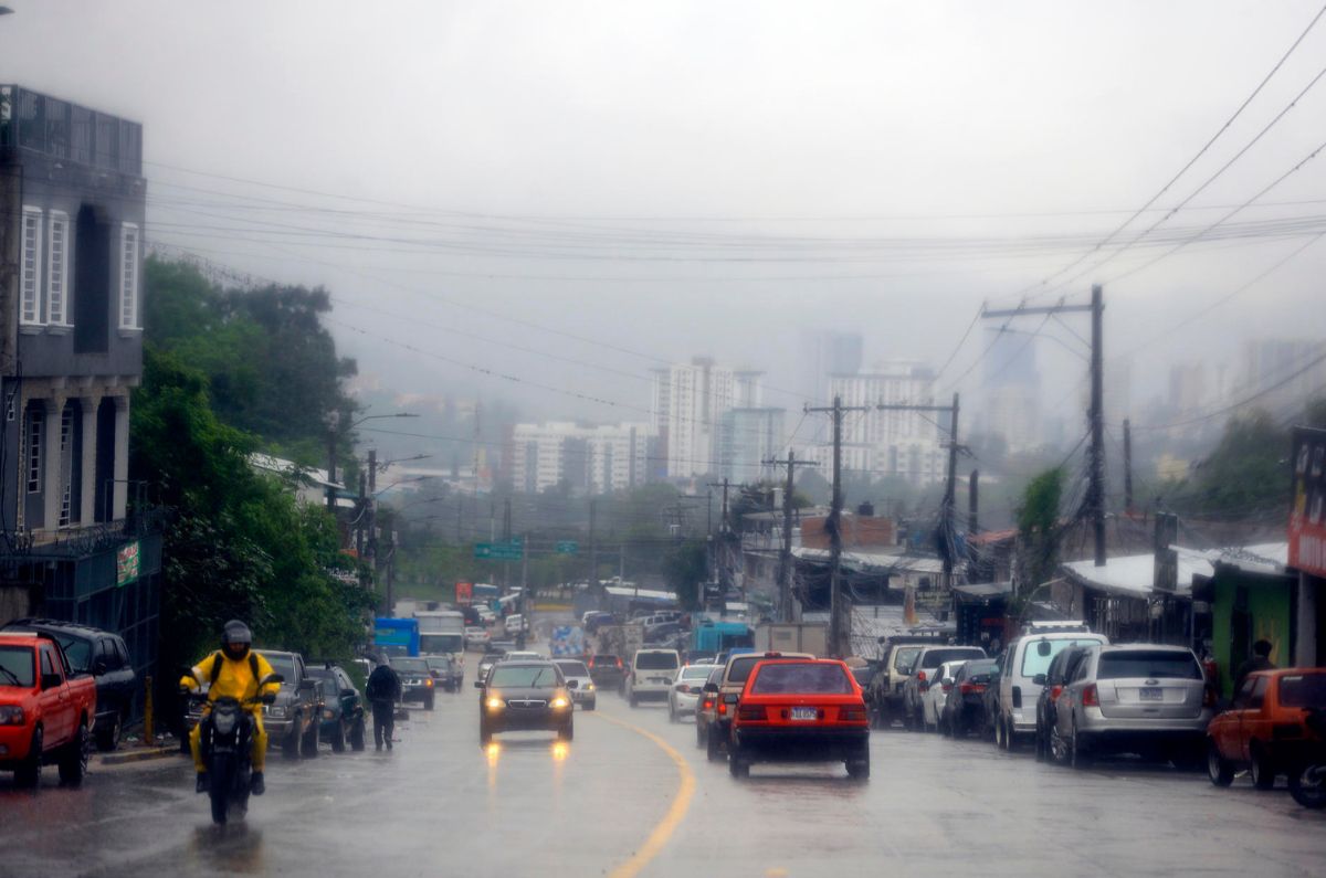 Clima HOY: Onda tropical provocará lluvias torrenciales en 19 estados de México