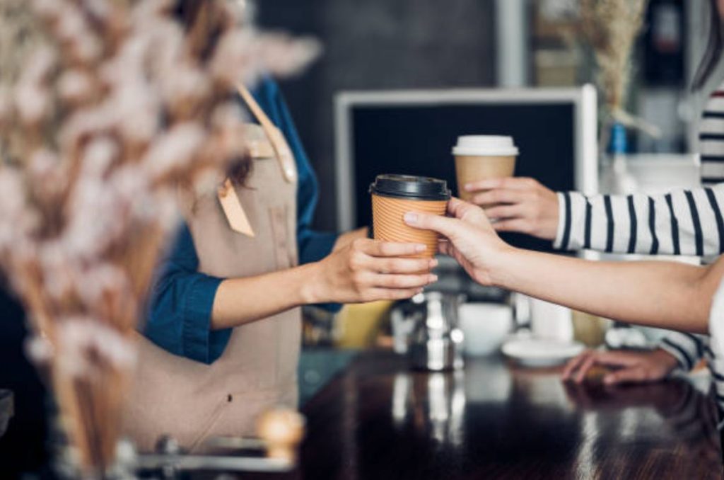 ¿Te compras un café diario? ¿Tus breaks en la oficina son ir a la tienda? ¡Cuidado con los gastos hormiga! Así afectan tus finanzas.