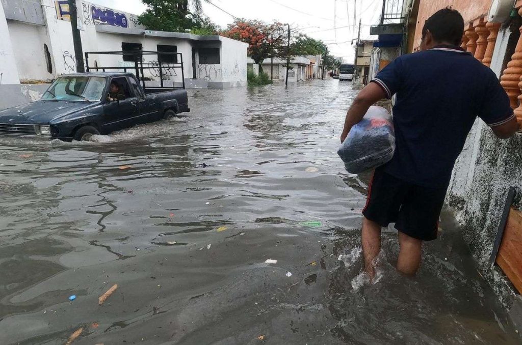 La formación del ciclón tropical Uno provoca 'lluvias torrenciales' en el sureste de México, informó el Servicio Meteorológico Nacional.