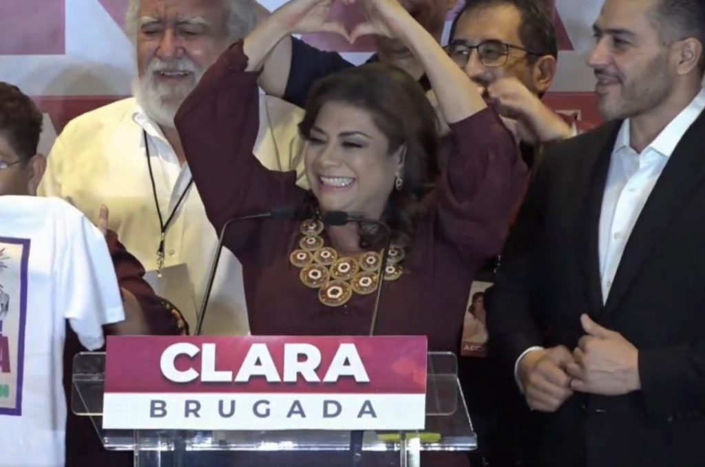 La candidata por Morena, Clara Brugada, se declaró ganadora de la jefatura de gobierno por “con una ventaja clara e irreversible”.