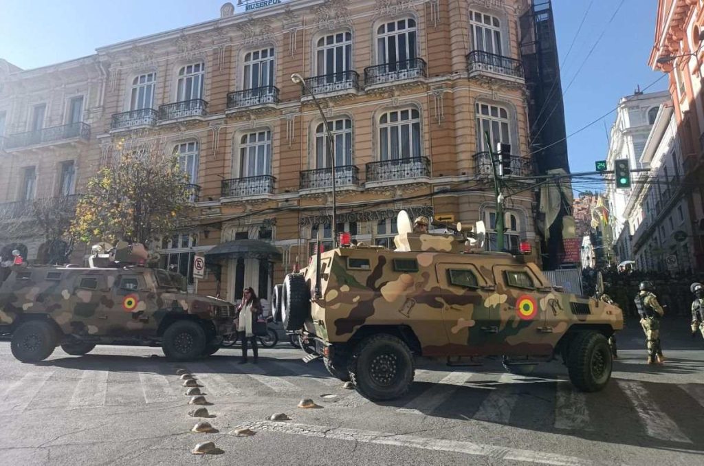 El Gobierno de Bolivia confirma que sufre un golpe de estado, tras la movilización irregular de militares en sede el Ejecutivo.