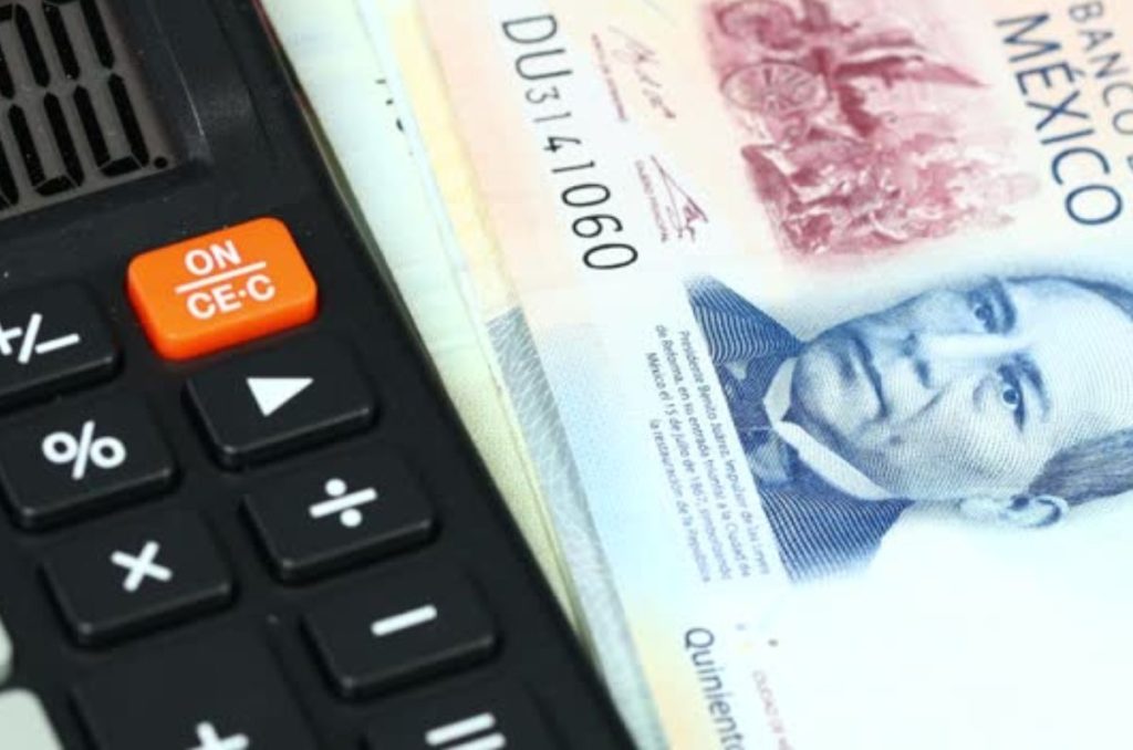 El secretario de Hacienda, Rogelio Ramírez de la O, prometió a inversionistas internacionales que habrá 'estabilidad económica' tras la caída del peso.