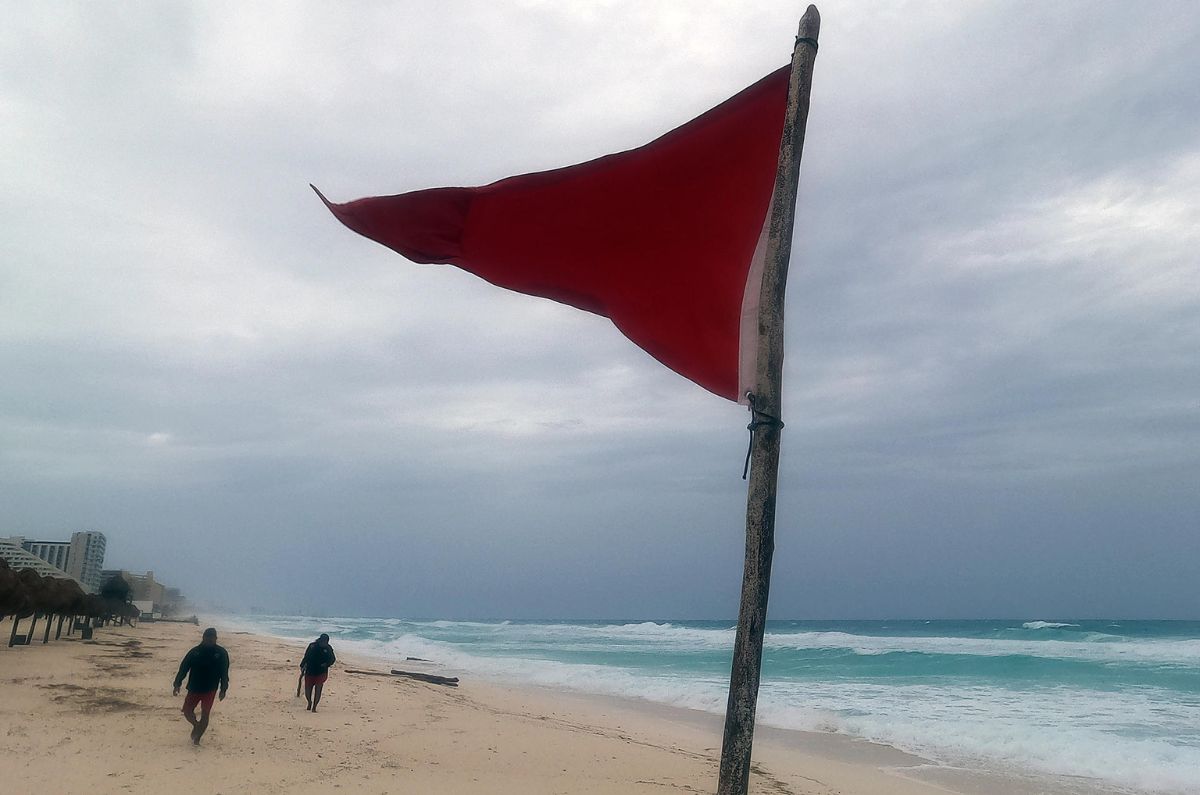 Quintana Roo declara cinco municipios en alerta roja ante aproximación del huracán Beryl