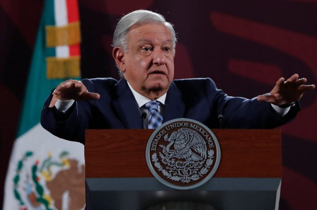 El presidente Andrés Manuel López Obrador negó este jueves endurecer las deportaciones de migrantes tras la llamada con Joe Biden.