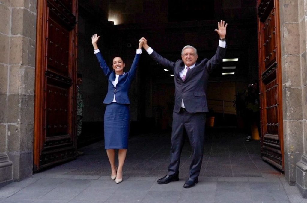 El presidente López Obrador recibe por primera vez a Claudia Sheinbaum como presidenta electa en Palacio Nacional; perfilan transición.