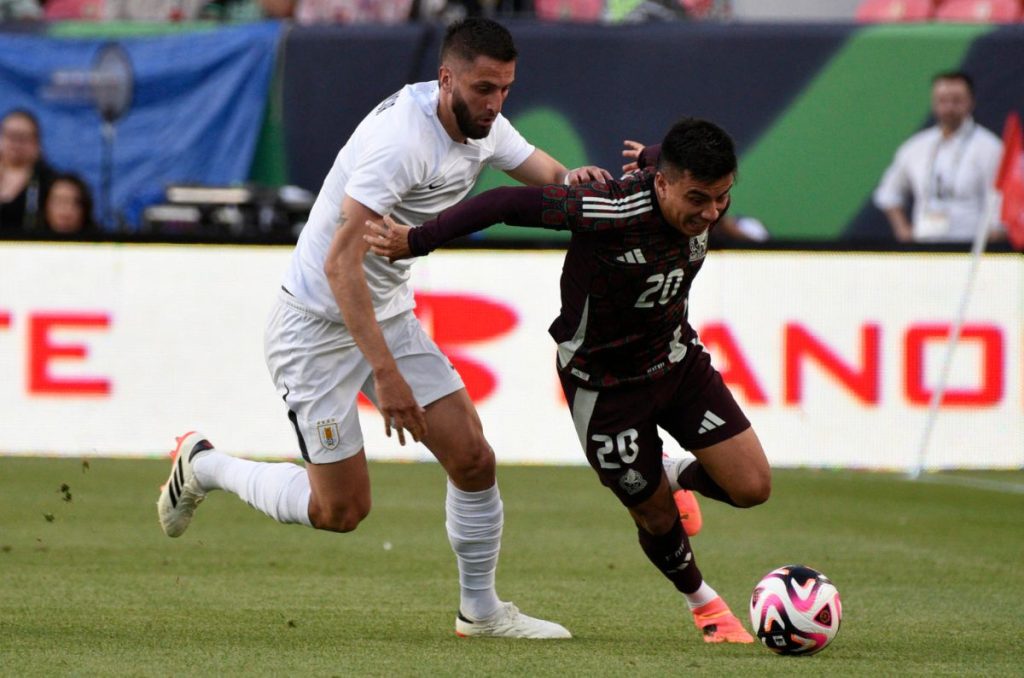 México continúa con su mala racha y ahora se apunta una goleada 4-0 ante Uruguay en su camino a la Copa América. Alarma mal paso.