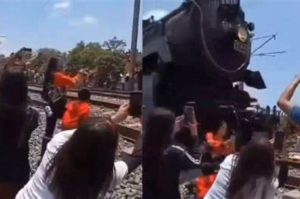 Mujer muere al intentar tomarse selfie con locomotora La Emperatriz